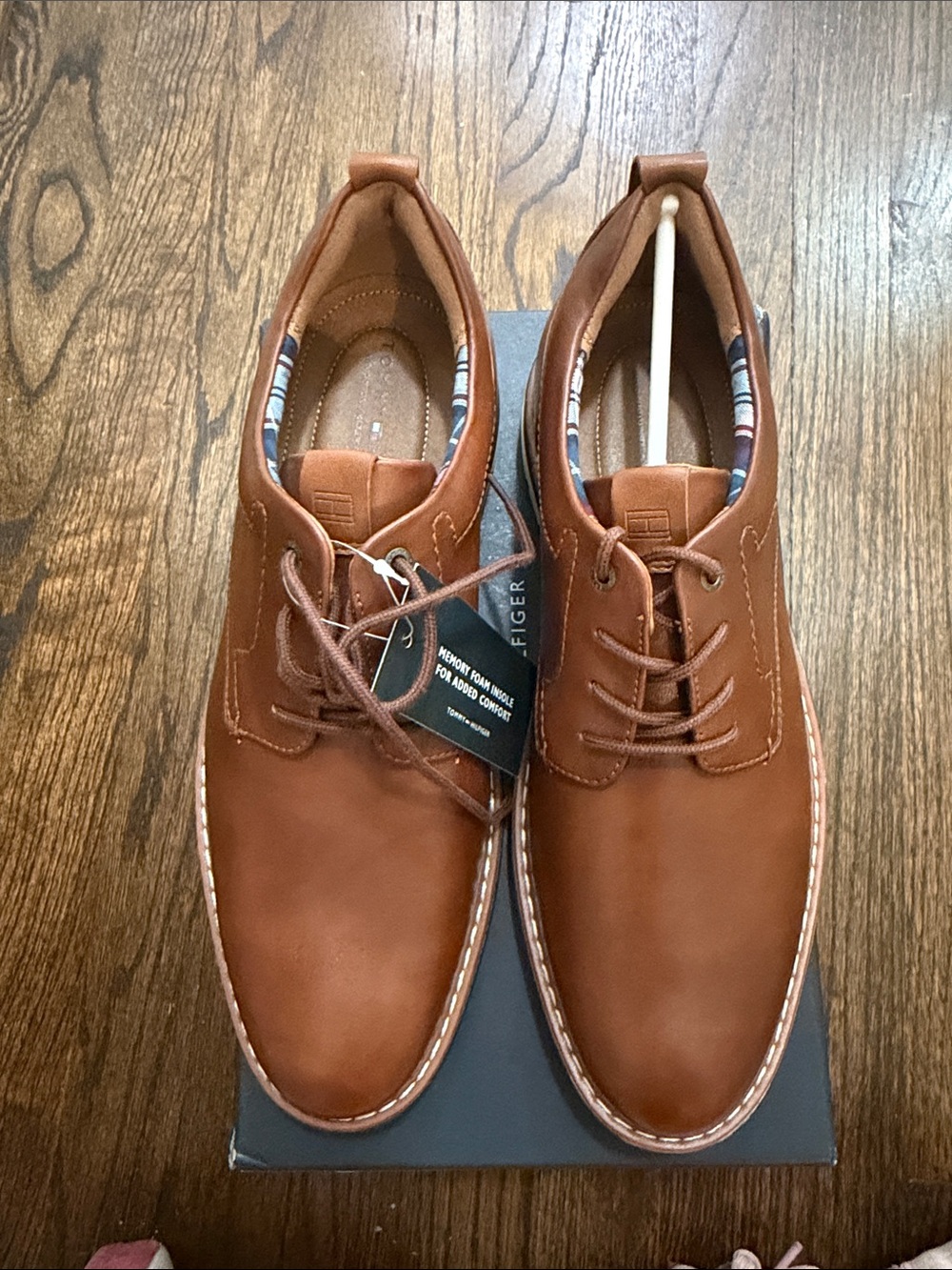 Brand NWT Tommy Hilfiger Virat Medium Brown Leather Lace-Up Oxfords